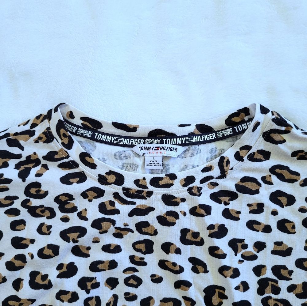 ✨️HP✨️ Tommy Hilfiger Sport🤾‍♀️ Leopard🐆 Print Top - NWT - Picture 3 of 15